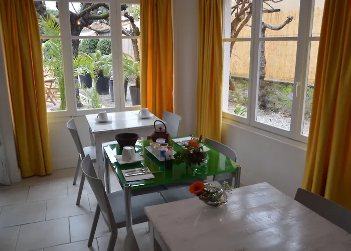 Le Castellamar 3* Сент-Максим